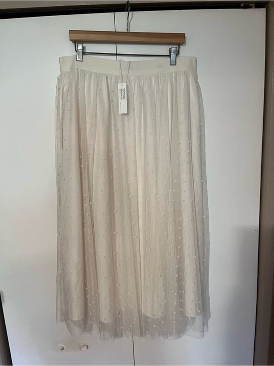 Gentle Fawn Dresses & Skirts - Gentle Fawn Cream Swiss Dot Midi Skirt